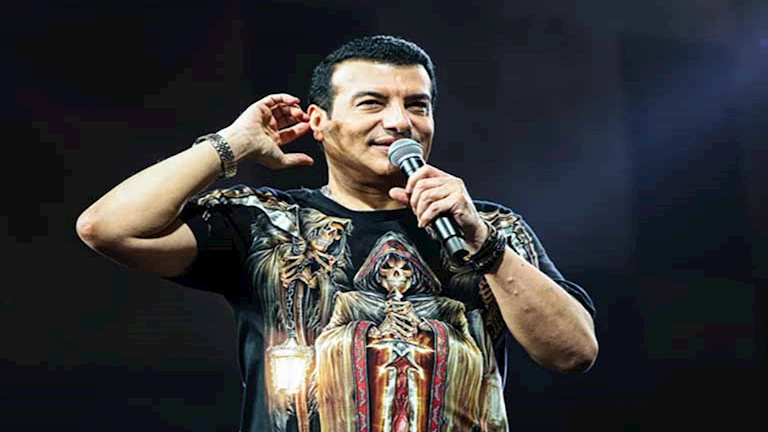 حفلات عيد الفطر.. إيهاب توفيق و أوكا في الإسكندرية “صور”