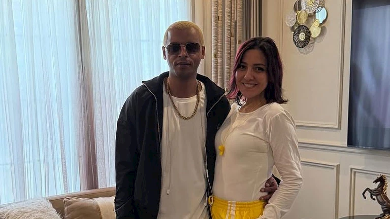 بمناسبة العيد.. مي كساب تنشر صورة مع زوجها أوكا