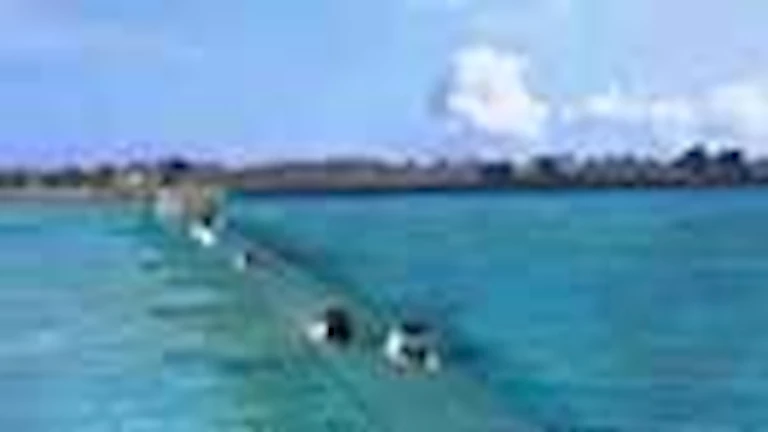 7 صور لأغرب طريق في العالم.. يظهر ويختفي بطريقة مذهلة