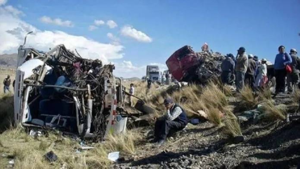 وفاة 37 شخصاً في تصادم حافلتين ببوليفيا