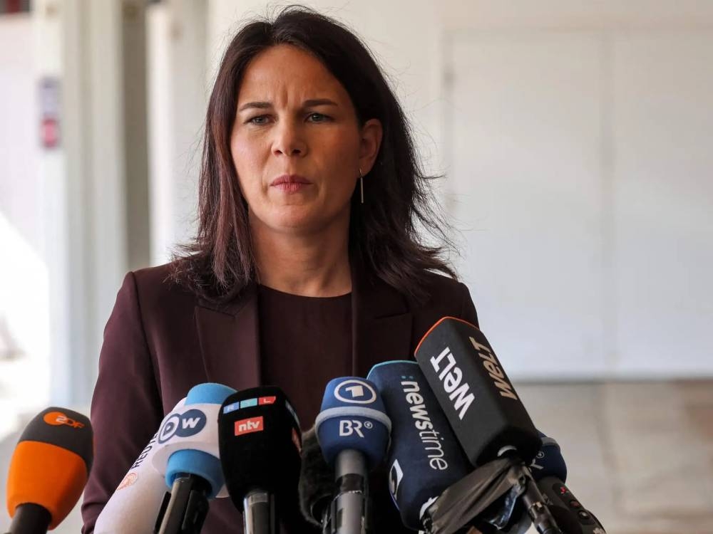 وزيرة خارجية ألمانيا تطالب بدعم أوروبي لأوكرانيا