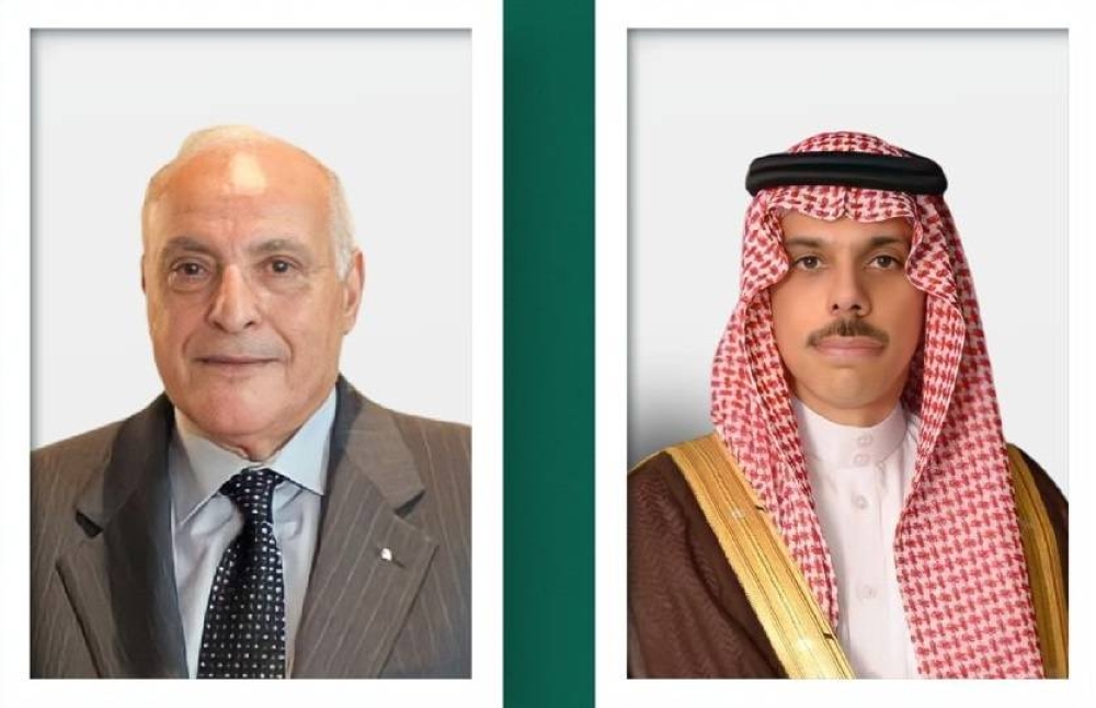 وزير الخارجية السعودي يبحث مع نظيره الجزائري آخر تطورات الأوضاع في المنطقة
