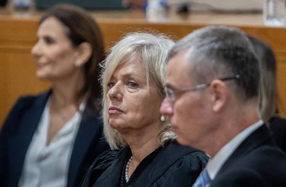 الخلافات تتصاعد في إسرائيل.. هل تحجب حكومة نتنياهو الثقة عن مستشارتها القضائية؟