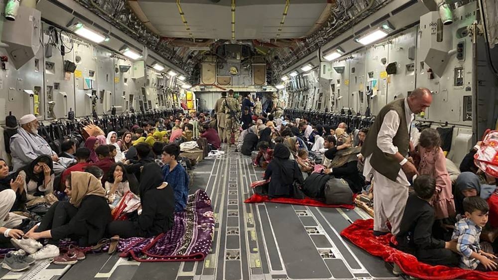 ترمب يعتزم منع دخول الأفغان والباكستانيين إلى أمريكا