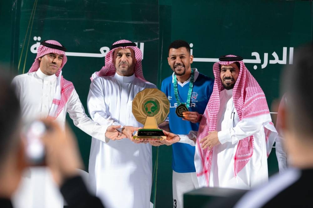 محافظ حفر الباطن يهنئ النجم الأزرق بمناسبة تتويجه ببطولة المملكة للدرجة الرابعة