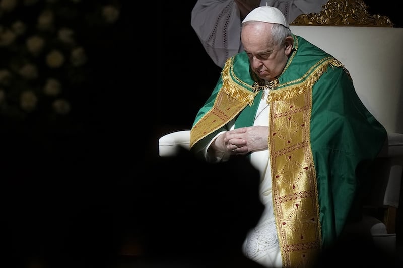 البابا يعود إلى الفاتيكان بعد فترة علاج