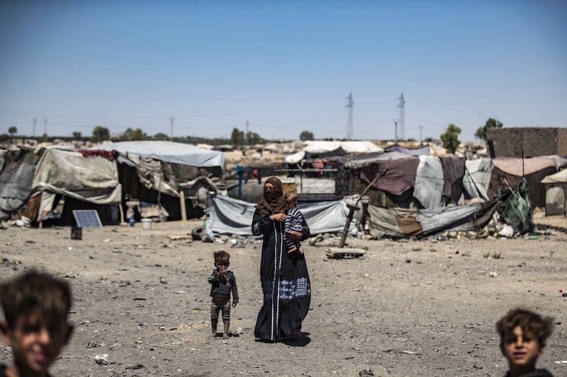 وفاة طفلة تزيد أحزان مواطنين مغاربة داخل مخيم “الروج” في سوريا