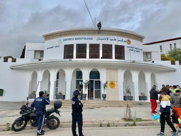 هلع وفوضى في مركز طب الإدمان بتطوان بعد محاولة مريض الانتحار -فيديو