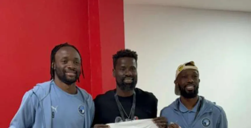 إيبويه يحصل على قميصي توريه وماييلي