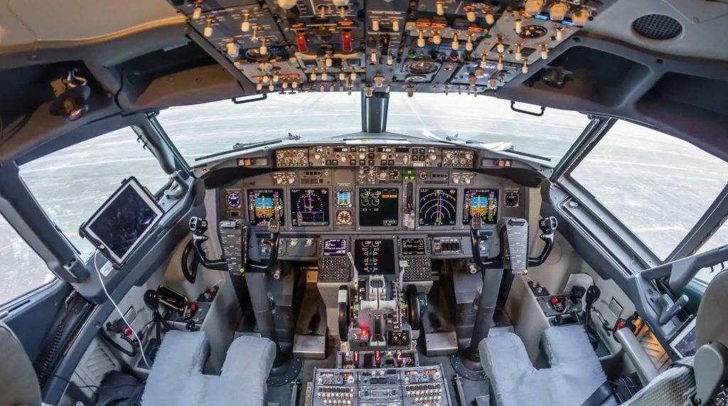 كم هي مدة استخدام الطيار الآلي على الرحلات الجوية؟