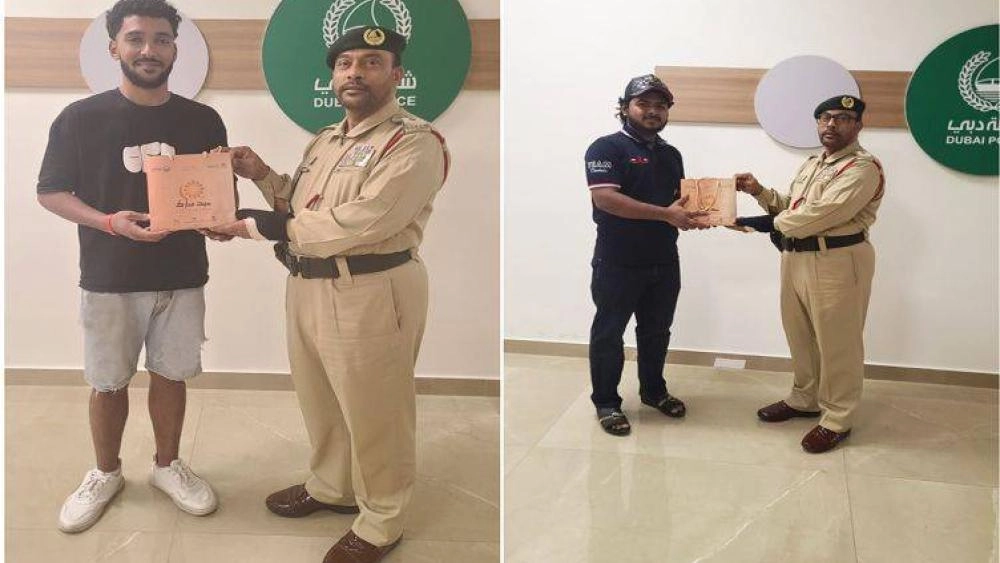 شرطة دبي تُشيد بأمانة مُقيمين سلما مبلغاً مالياً وقطعة مجوهرات