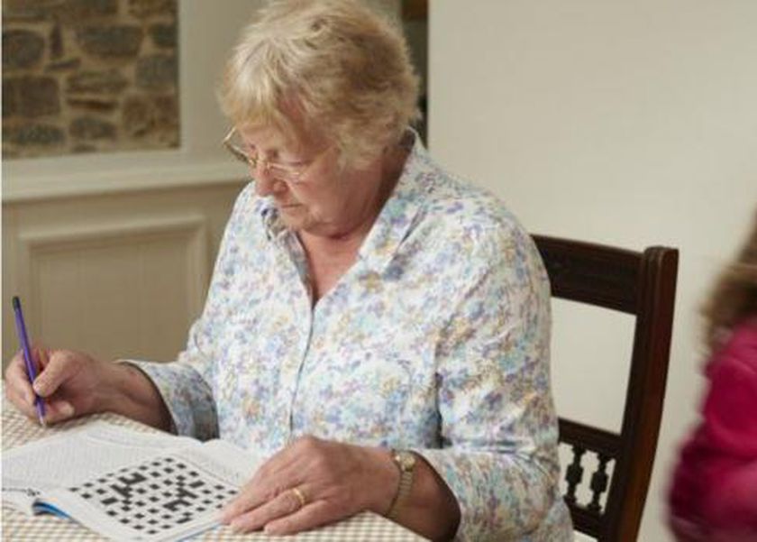 العزوبية تحمي العقل.. هل غير المتزوجين أقل إصابة بالخرف؟