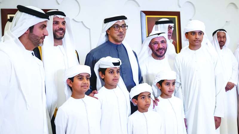 منصور بن زايد يحضر أفراح العلوي والكلباني