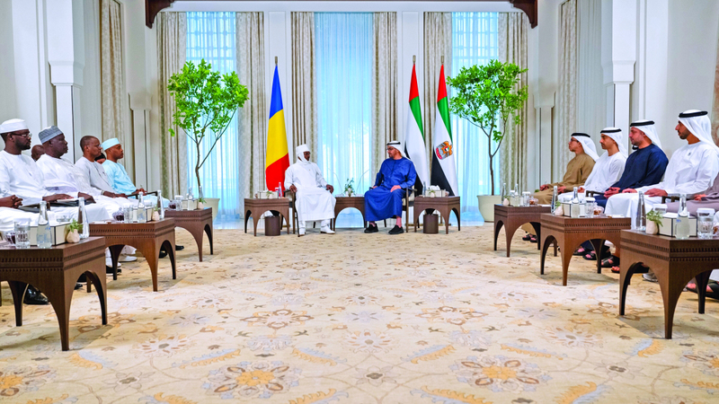 رئيس الدولة يبحث مع رئيس تشاد العلاقات الثنائية