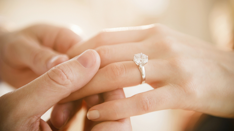 1020 مواطناً استفادوا من «الفحص الجيني قبل الزواج» خلال 4 أشهر