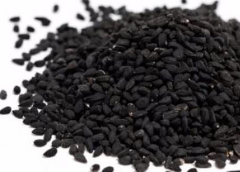 فوائد حبة البركة.. كيف تحسن صحتك عند تناولها صباحا؟