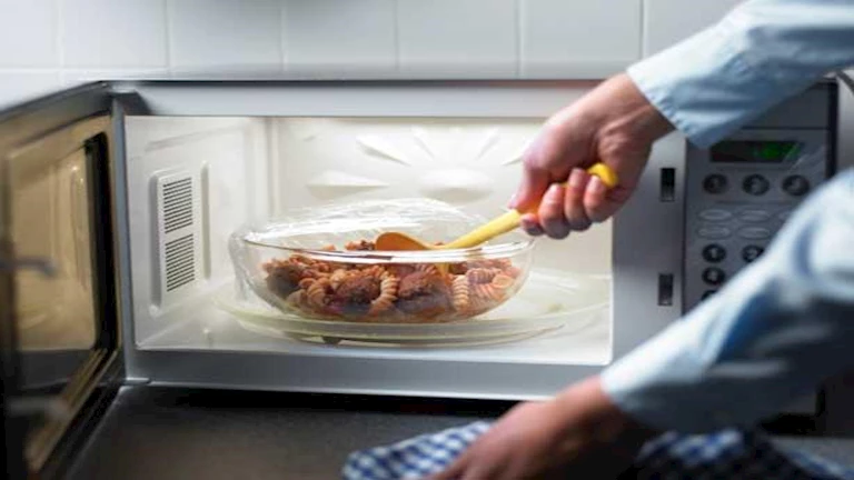 احذر تسخين هذه الأطعمة .. تهدد حياتك