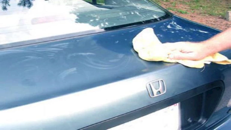 ليست مجرد قماشة| كيف تختار فوطة تمليع السيارة وتستخدمها بشكل الصحيح؟