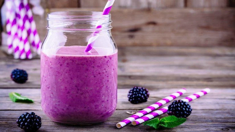 عصير التوت الأسود.. مشروب غني بالفوائد الصحية والجمالية