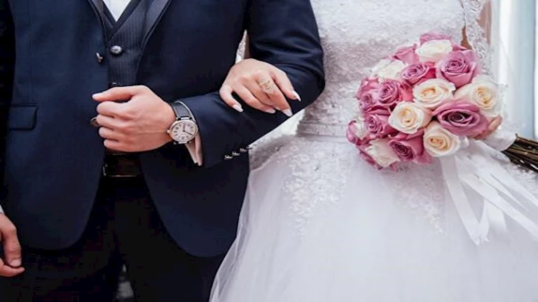 “قبل الفرح بـ9 أيام”.. عريس يهرب مع حماته – لن تتخيل ما حدث