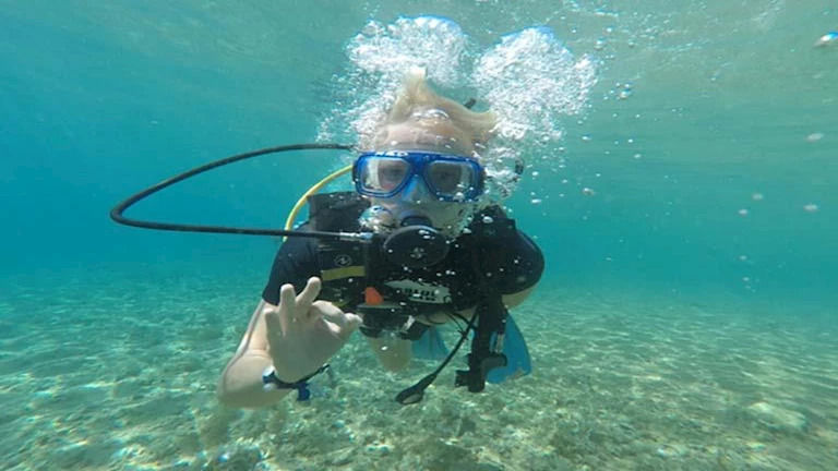 هذا ما يحدث لـ”خلايا جسمك عند الغطس في الماء البارد