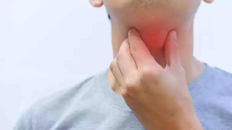 ما العلاقة بين التهاب الحلق بعد نزلات البرد والغدة الدرقية؟