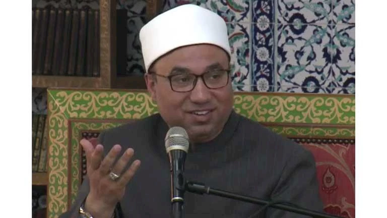 بعد استدلاله الدائم بحديث “استفت قلبك”.. عالم أزهري يرد على الدكتور سعد الهلالي: أي القلوب يُستفتى؟