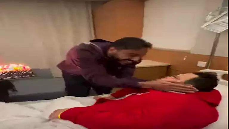 بعد خضوعه لعملية جراحية.. كهربا يساند أمح الدولي مشجع الأهلي (صورة)