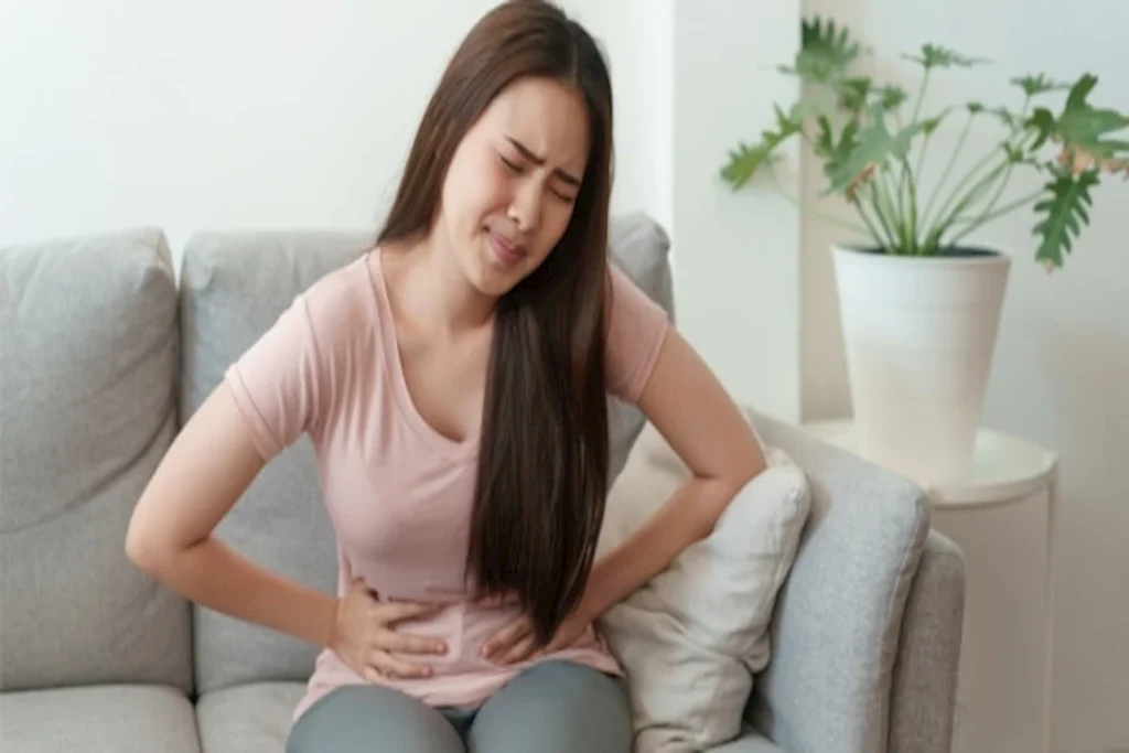 التهاب بطانة الرحم.. أطعمة قد تقلل الأعراض