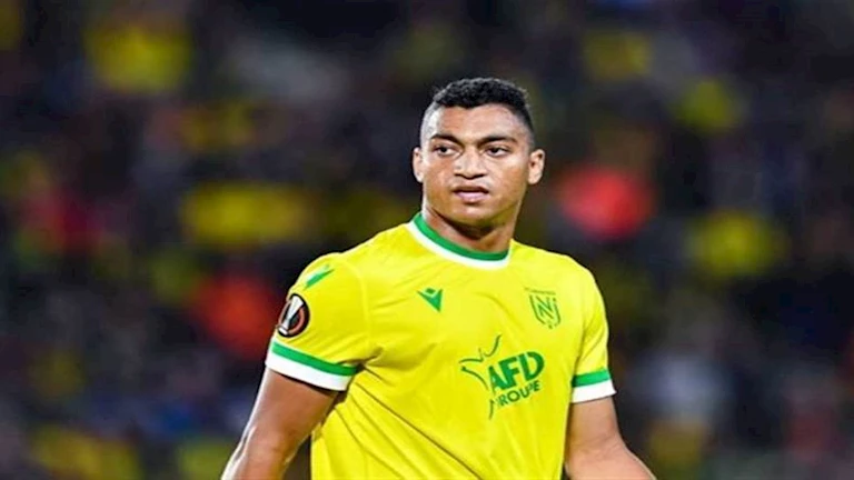 “أرفض نظرية المؤامرة”.. إعلامي يكشف حقيقة توقيع مصطفى محمد للأهلي