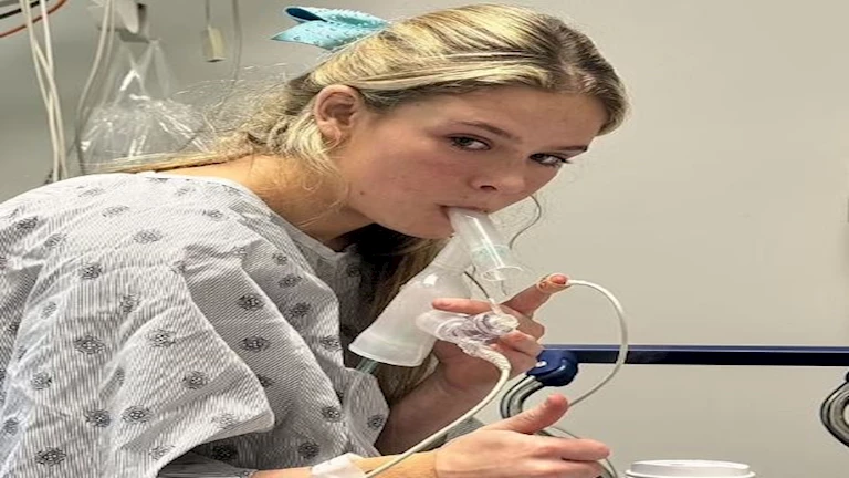 بعد إصابة فتاة بـ”رئة الفشار” القاتلة.. تحذير مرعب من السجائر الإلكترونية