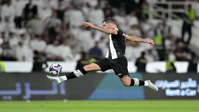 خلاف بين عبدالرزاق حمدالله لاعب الشباب السعودي وزميله “فيديو”