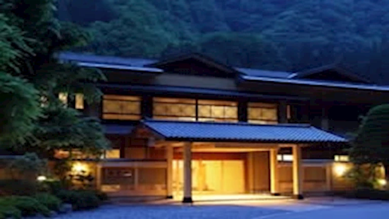 جذابة وغير تقليدية.. 10 صور لـ 5 فنادق عريقة لم تراها من قبل