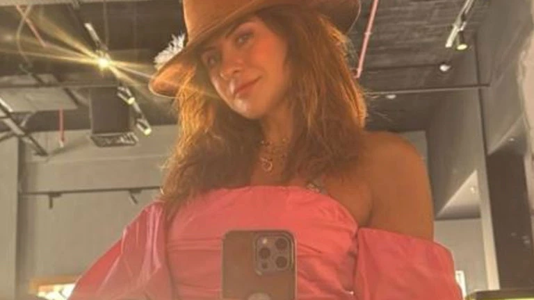 بـ”شورت قصير”.. أحدث ظهور لـ هيدي كرم والجمهور يعلق (صورة)