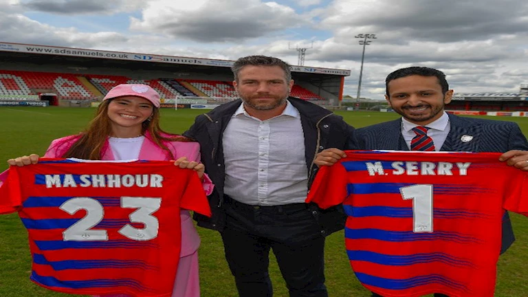 يوتيوبر مصري شهير ينضم لملاك ناد إنجليزي