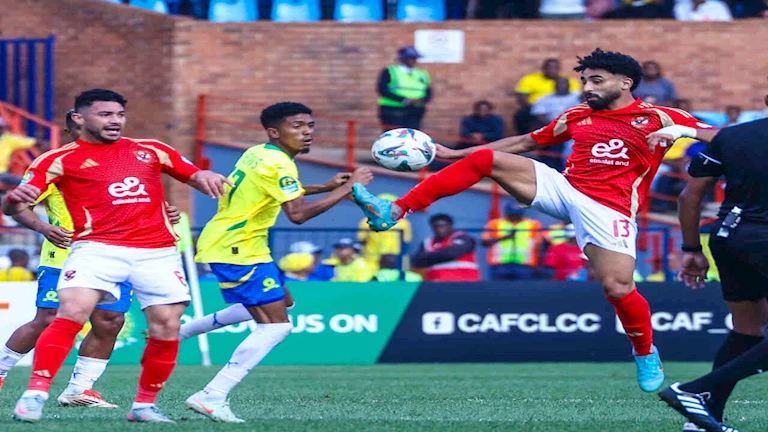 “وقع في الفخ”.. كيف علقت صحف جنوب إفريقيا على تعادل الأهلي مع صن داونز؟