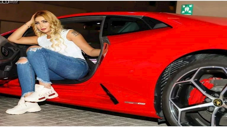 معلومات عن المنتجة سارة خليفة..”طليقة لاعب كرة شهير وارتبط اسمها بـ شاكوش وبيكا”