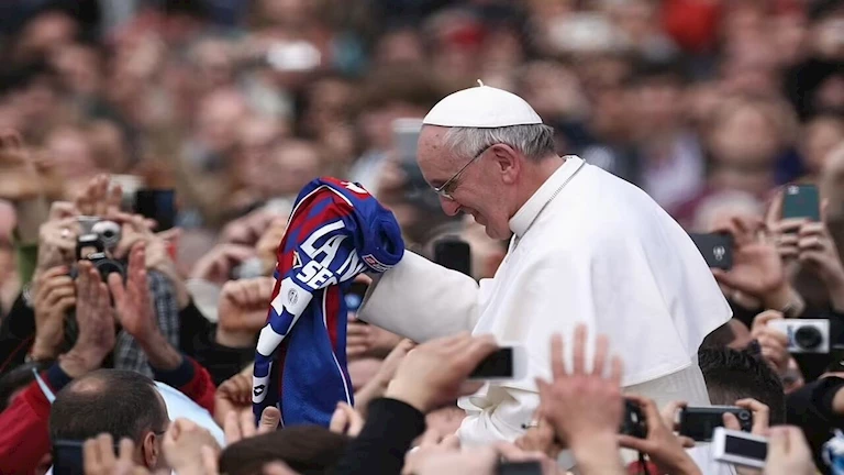 ما حكاية النادي الذي يشجعه البابا فرنسيس؟