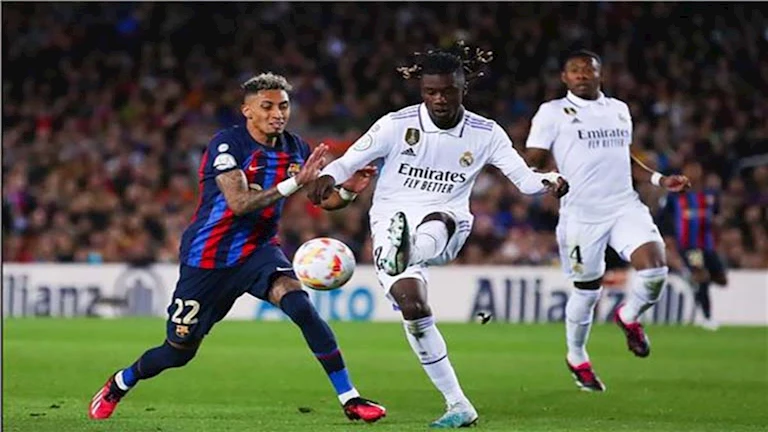 بعد تعيينه حكمًا للكلاسيكو.. ماذا يفعل برشلونة والريال تحت صافرة ريكاردو دي بورجوس؟