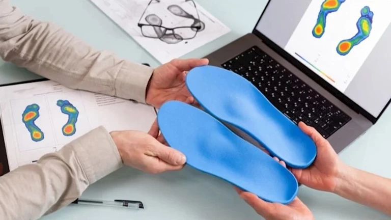 قد يمنع حالات خطيرة.. “حذاء” ذكي للوقاية من قروح القدم السكري