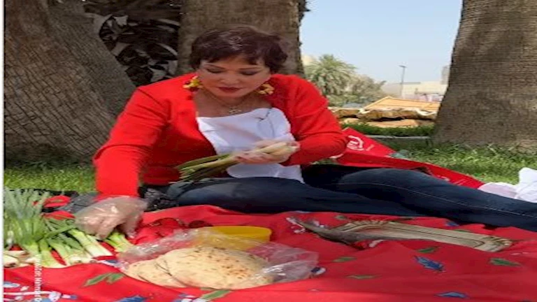 بـ”الفسيخ والبصل”.. لبلبة “تفرش الملاية في الجنينة” وتحتفل بعيد شم النسيم (صور)