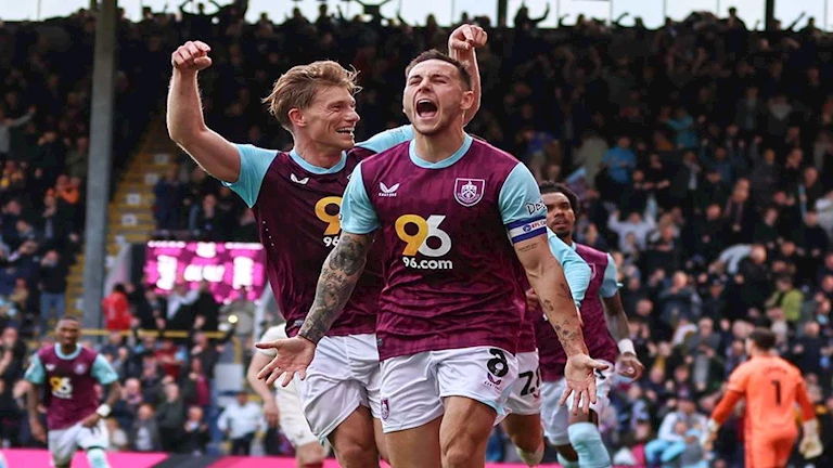 ليدز وبيرنلي يعودان إلى الدوري الإنجليزي الممتاز