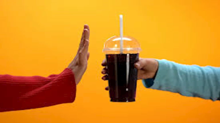 تسبب الفشل الكلوي وتلف الأعصاب.. 4 أطعمة ومشروبات تدمر صحتك دون أن تشعر