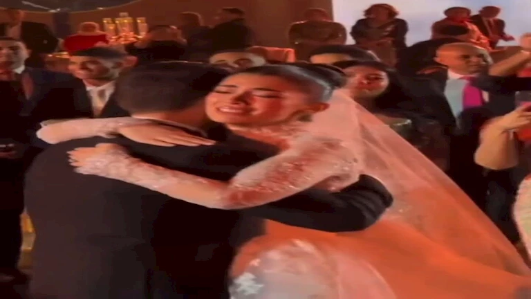 17 صورة .. بكاء ليلى زاهر أمام والدها بحفل زفافها