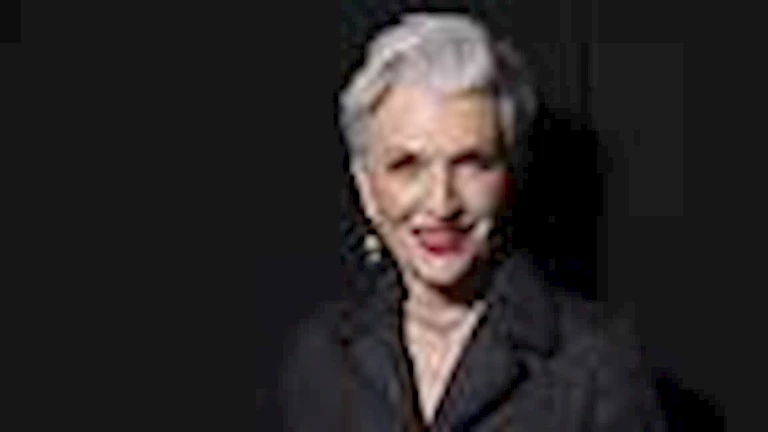 احتفلت بعيد ميلادها الـ77.. من هي ماي ماسك والدة أغنى رجل في العالم