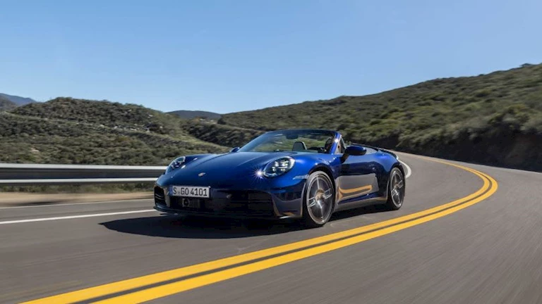بورشه تطلق أيقونتها 911 Carrera S الجديدة.. تتجاوز 9 ملايين جنيه