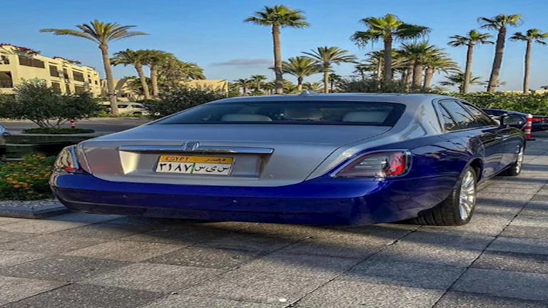 سر اللوحات الصفراء التي تحملها معظم سيارات “إمبراطور السيارات” الراحل.. صور