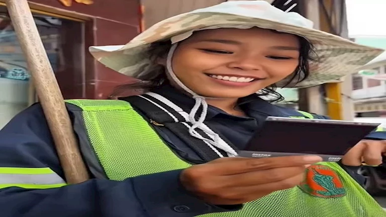 عاملة نظافة تصبح عارضة أزياء بالصدفة.. والسبب فيديو على “تيك توك”