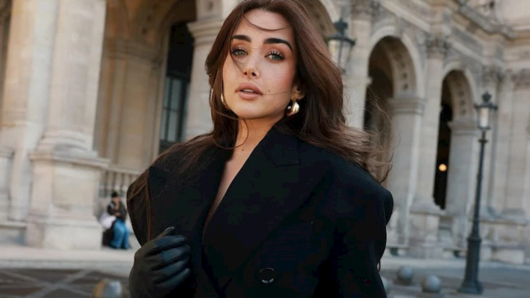 “بخاف عليها أوي”.. هنا الزاهد تبكي أثناء حديثها عن مرض والدتها