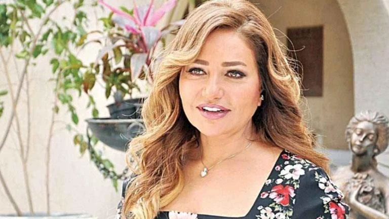 “فستان قصير وألوان مبهجة”.. ليلى علوي تحتفل بـ شم النسيم